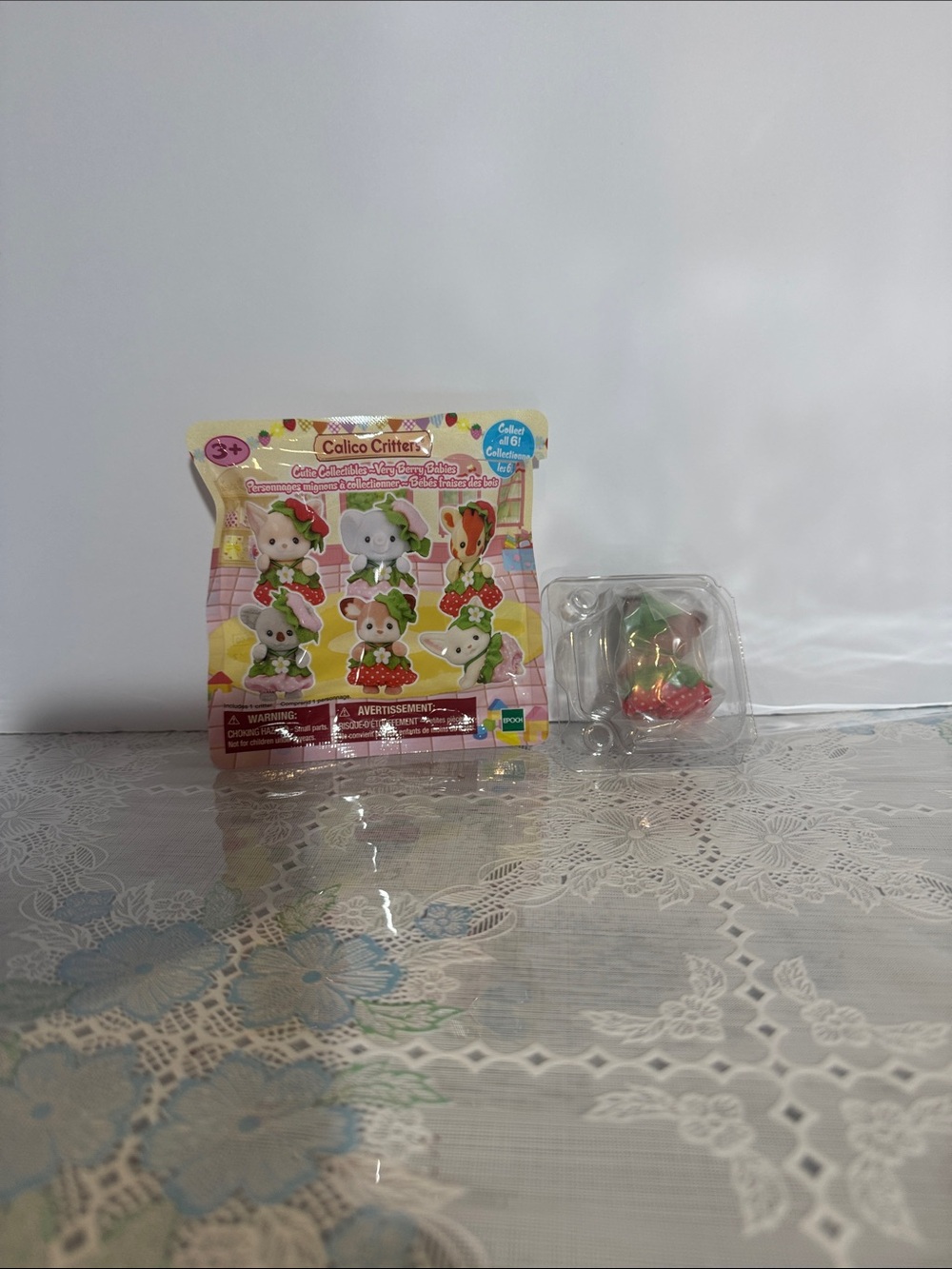 Calico critters cutie collectibles very berry babies blind- Aster - Picture 3 of 6